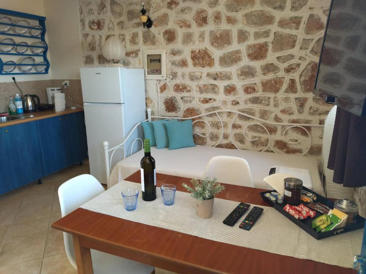 Marina Castellana Studios II Chalki Town ภายนอก รูปภาพ